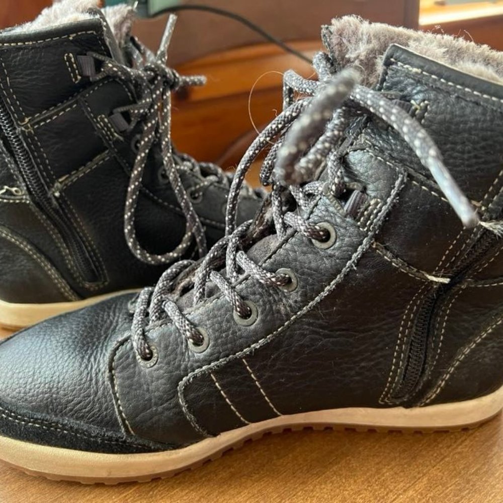 Gaastra fur-lined hi-top leather boots with side zip -FABULOUS!